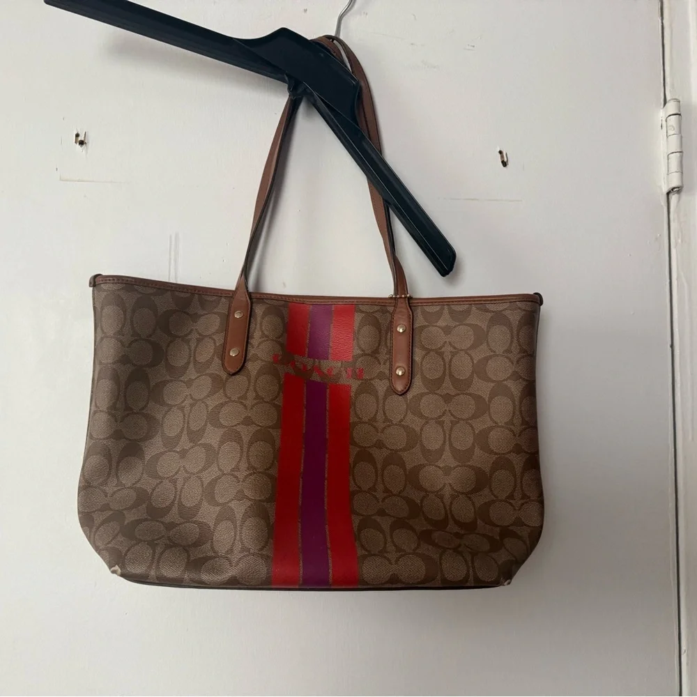 Coach tote signature